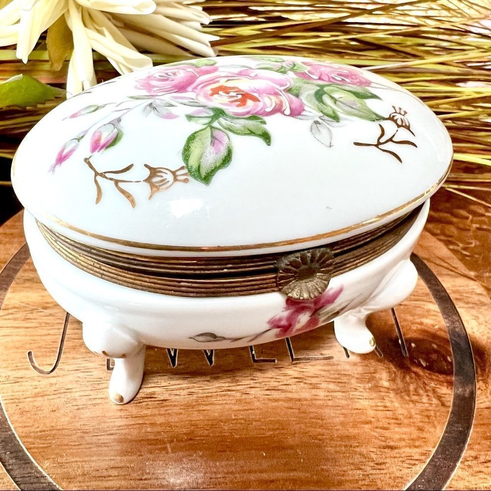 Vintage Hand Painted Delicate Whited Glass Footed Trinket Jewelry Box Pink Roses - Picture 9 of 15